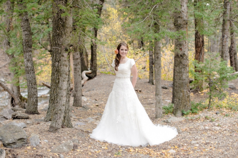 EK-Studios-Utah-Wedding-Photographers-Fall-Bridals-in-the-canyon027-Blog(pp_w768_h511)