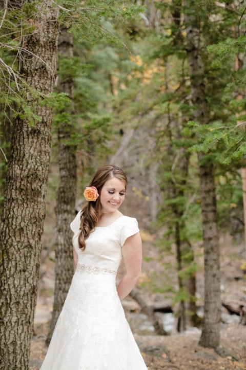 EK-Studios-Utah-Wedding-Photographers-Fall-Bridals-in-the-canyon028-Blog(pp_w480_h720)
