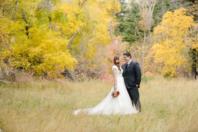 EK-Studios-Utah-Wedding-Photographers-Fall-Bridals-in-the-canyon035-Blog(pp_w768_h511)