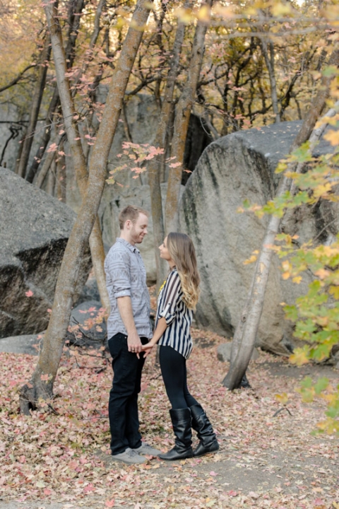 EK-Studios-Utah-Wedding-Photographers-Fall-engagments-in-the-woods031-Blog(pp_w480_h720)