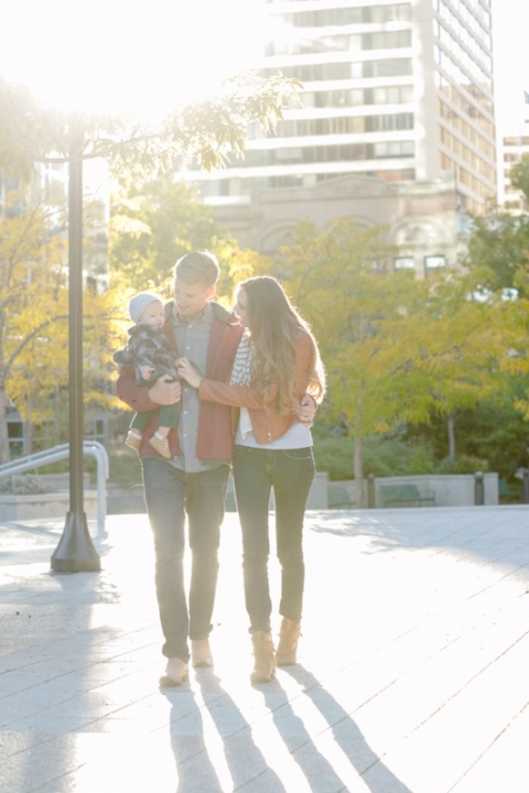 EK-Studios-Utah-Wedding-Photographers-Family-Photos-in-the-city-Gallivan-Center-SLC006-Blog(pp_w480_h720)