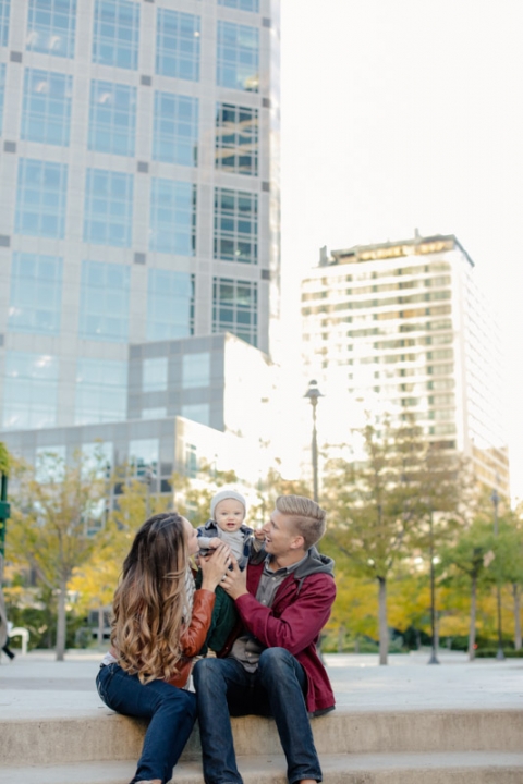 EK-Studios-Utah-Wedding-Photographers-Family-Photos-in-the-city-Gallivan-Center-SLC013-Blog(pp_w480_h720)