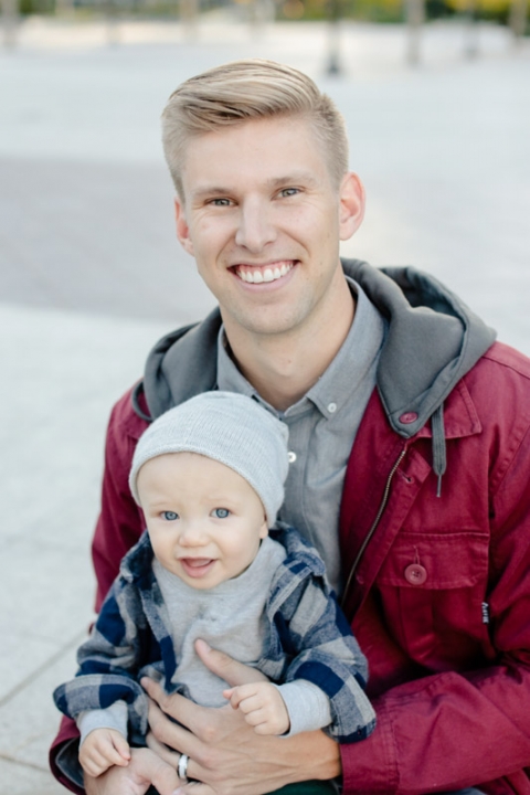 EK-Studios-Utah-Wedding-Photographers-Family-Photos-in-the-city-Gallivan-Center-SLC014-Blog(pp_w480_h720)