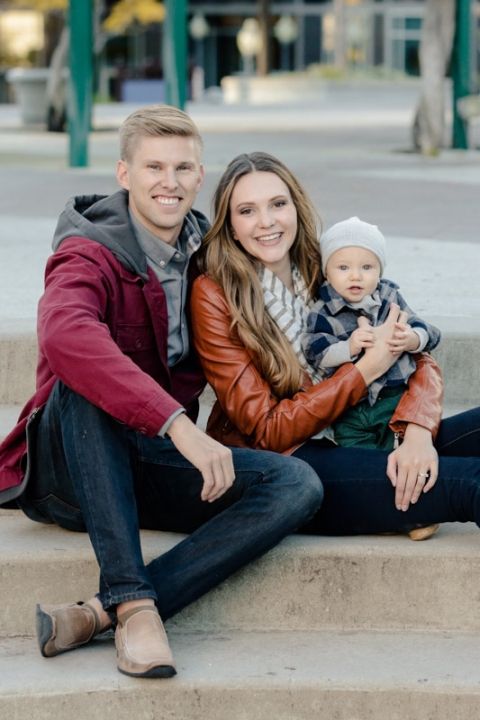 EK-Studios-Utah-Wedding-Photographers-Family-Photos-in-the-city-Gallivan-Center-SLC016-Blog(pp_w480_h720)