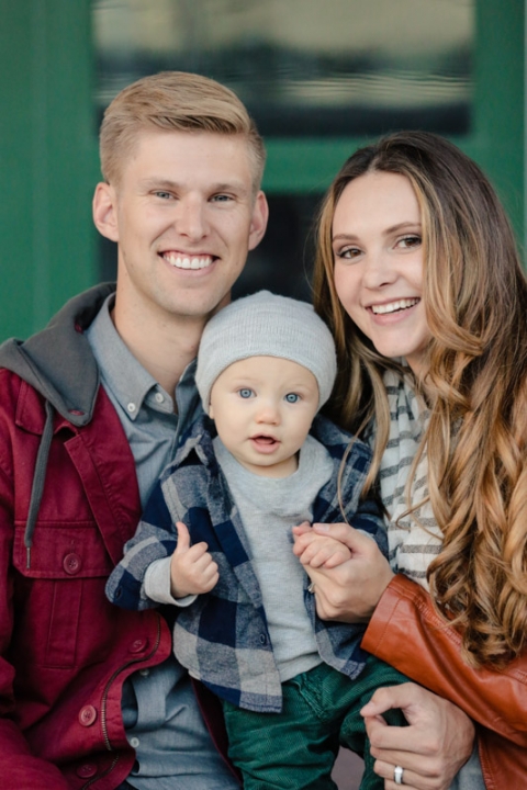 EK-Studios-Utah-Wedding-Photographers-Family-Photos-in-the-city-Gallivan-Center-SLC024-Blog(pp_w480_h720)