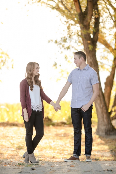 EK-Studios-Utah-Wedding-Photographers-Sunkissed-engagements-on-a-dock005-Blog(pp_w480_h720)