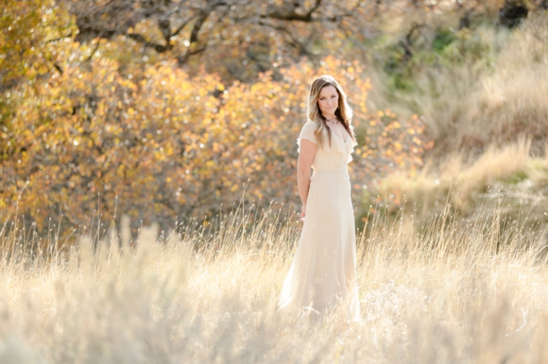 EK-Studios-Utah-Wedding-Photographers-Sunkissed-Bridals-in-a-field008-Blog(pp_w768_h511)