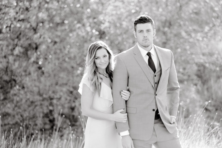 EK-Studios-Utah-Wedding-Photographers-Sunkissed-Bridals-in-a-field009-Blog(pp_w768_h511)