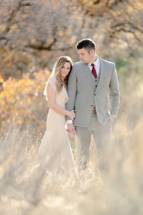 EK-Studios-Utah-Wedding-Photographers-Sunkissed-Bridals-in-a-field011-Blog(pp_w480_h720)