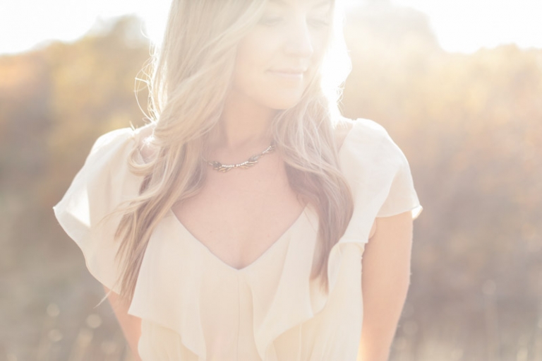 EK-Studios-Utah-Wedding-Photographers-Sunkissed-Bridals-in-a-field013-Blog(pp_w768_h511)