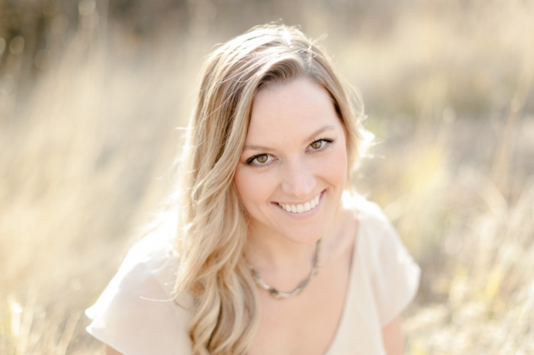 EK-Studios-Utah-Wedding-Photographers-Sunkissed-Bridals-in-a-field014-Blog(pp_w768_h511)