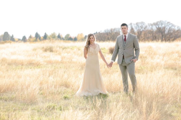 EK-Studios-Utah-Wedding-Photographers-Sunkissed-Bridals-in-a-field015-Blog(pp_w768_h511)
