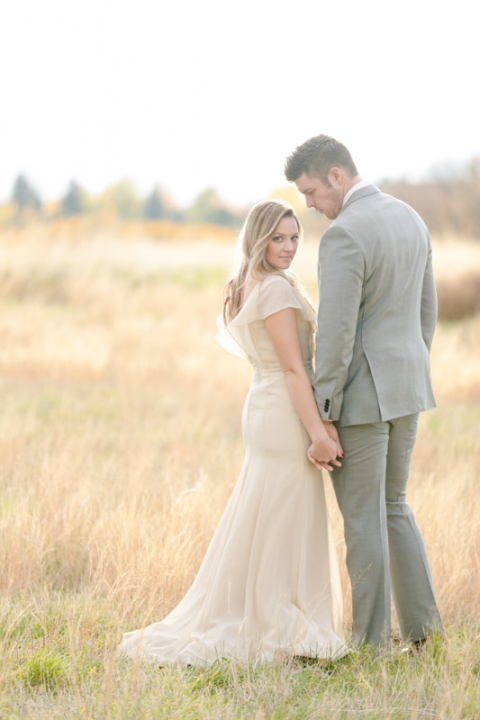 EK-Studios-Utah-Wedding-Photographers-Sunkissed-Bridals-in-a-field017-Blog(pp_w480_h720)