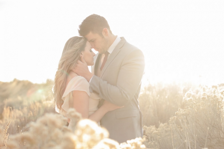EK-Studios-Utah-Wedding-Photographers-Sunkissed-Bridals-in-a-field024-Blog(pp_w768_h511)