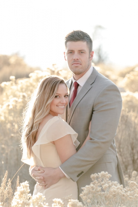 EK-Studios-Utah-Wedding-Photographers-Sunkissed-Bridals-in-a-field025-Blog(pp_w480_h720)