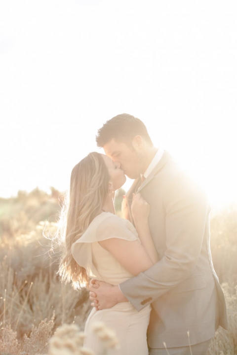 EK-Studios-Utah-Wedding-Photographers-Sunkissed-Bridals-in-a-field026-Blog(pp_w480_h720)