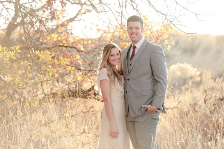EK-Studios-Utah-Wedding-Photographers-Sunkissed-Bridals-in-a-field030-Blog(pp_w768_h511)