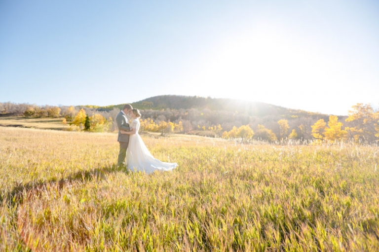 EK-Studios-Utah-Wedding-Photographers-Fall-bridals-in-a-meadow011-Blog(pp_w768_h511)