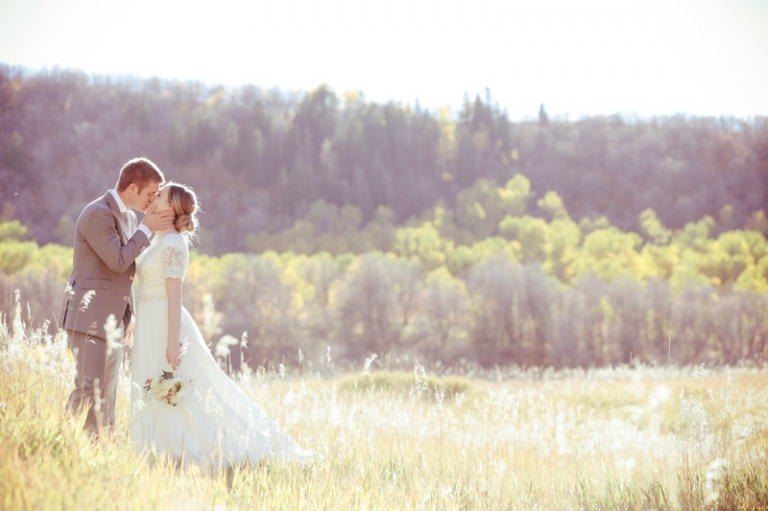 EK-Studios-Utah-Wedding-Photographers-Fall-bridals-in-a-meadow014-Blog(pp_w768_h511)