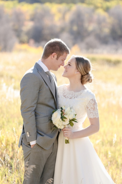 EK-Studios-Utah-Wedding-Photographers-Fall-bridals-in-a-meadow017-Blog(pp_w480_h720)