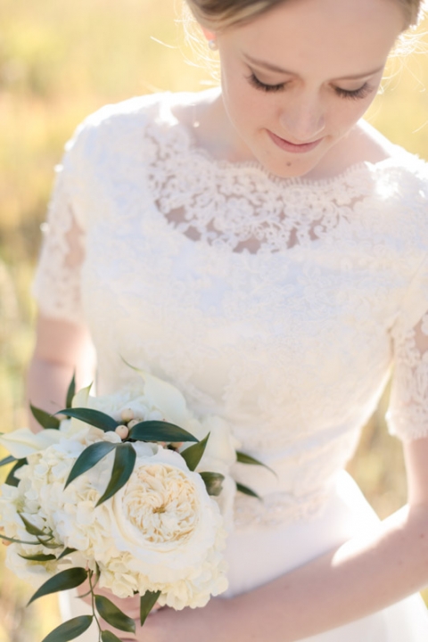 EK-Studios-Utah-Wedding-Photographers-Fall-bridals-in-a-meadow021-Blog(pp_w480_h720)