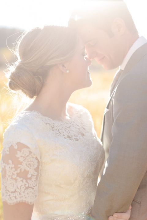 EK-Studios-Utah-Wedding-Photographers-Fall-bridals-in-a-meadow027-Blog(pp_w480_h720)
