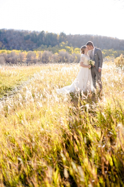 EK-Studios-Utah-Wedding-Photographers-Fall-bridals-in-a-meadow031-Blog(pp_w480_h720)