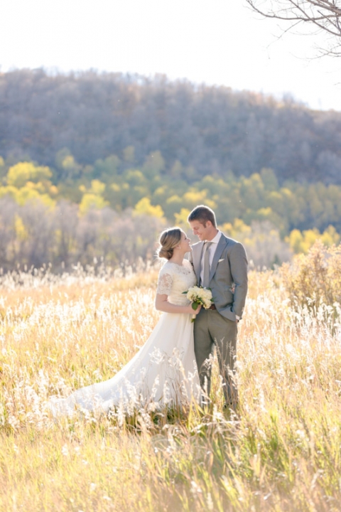 EK-Studios-Utah-Wedding-Photographers-Fall-bridals-in-a-meadow035-Blog(pp_w480_h720)