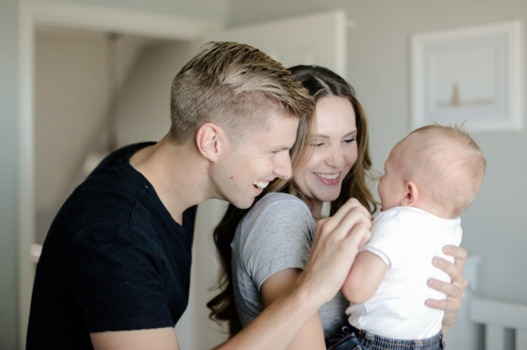 EK-Studios-Utah-Wedding-Photographers-Family-Photos-in-the-home002-Blog(pp_w768_h511)