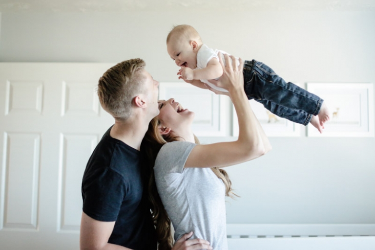 EK-Studios-Utah-Wedding-Photographers-Family-Photos-in-the-home005-Blog(pp_w768_h511)