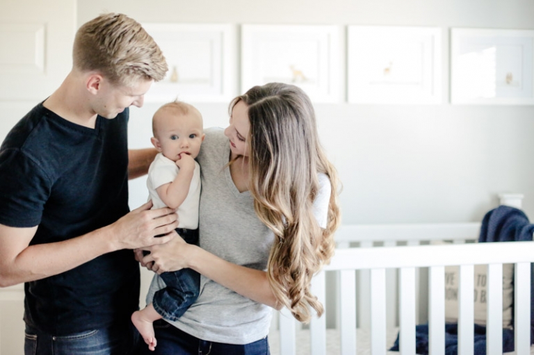 EK-Studios-Utah-Wedding-Photographers-Family-Photos-in-the-home007-Blog(pp_w768_h511)