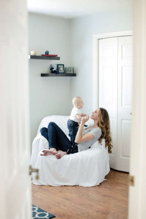 EK-Studios-Utah-Wedding-Photographers-Family-Photos-in-the-home008-Blog(pp_w480_h720)