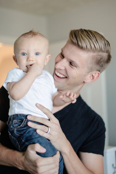 EK-Studios-Utah-Wedding-Photographers-Family-Photos-in-the-home009-Blog(pp_w480_h720)