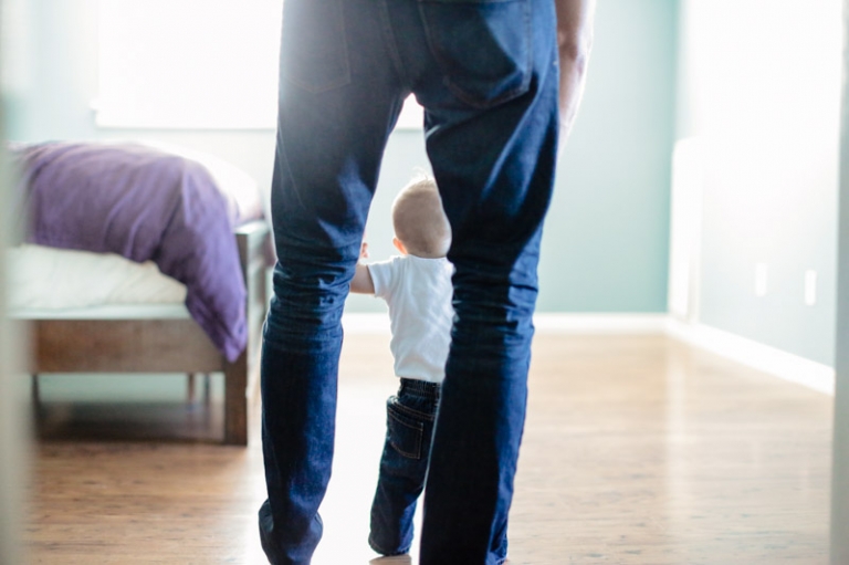 EK-Studios-Utah-Wedding-Photographers-Family-Photos-in-the-home010-Blog(pp_w768_h511)