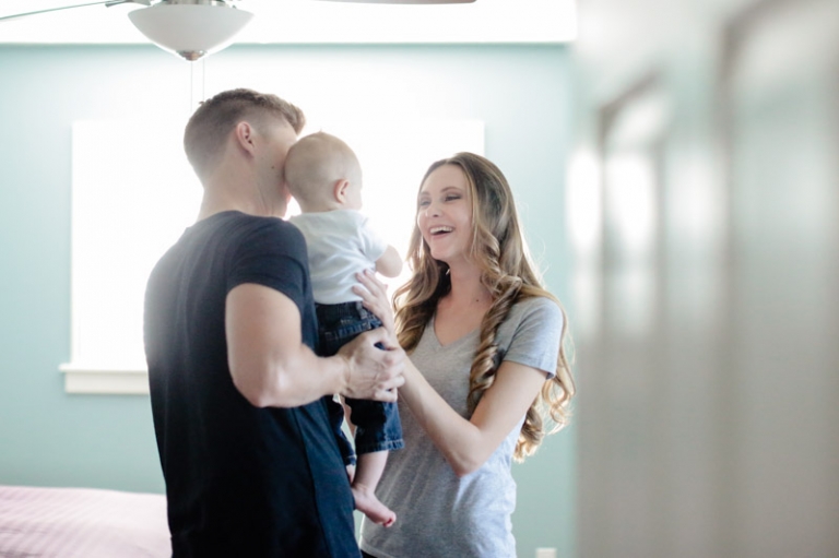 EK-Studios-Utah-Wedding-Photographers-Family-Photos-in-the-home014-Blog(pp_w768_h511)
