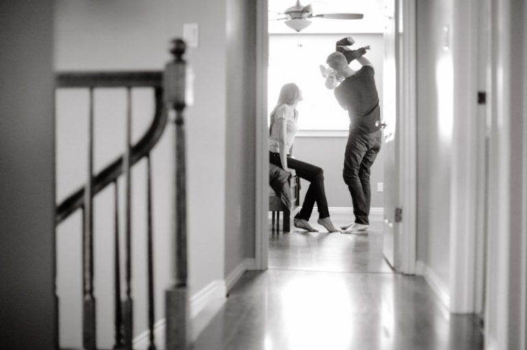 EK-Studios-Utah-Wedding-Photographers-Family-Photos-in-the-home015-Blog(pp_w768_h511)