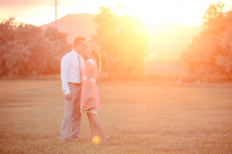 EK-Studios-Utah-Wedding-Photographers-Summer-Engagements-in-nature030-Blog(pp_w768_h511)