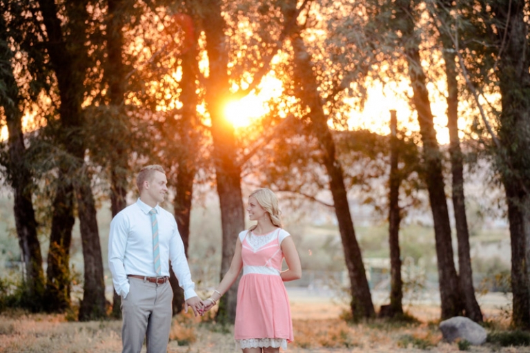 EK-Studios-Utah-Wedding-Photographers-Summer-Engagements-in-nature032-Blog(pp_w768_h511)