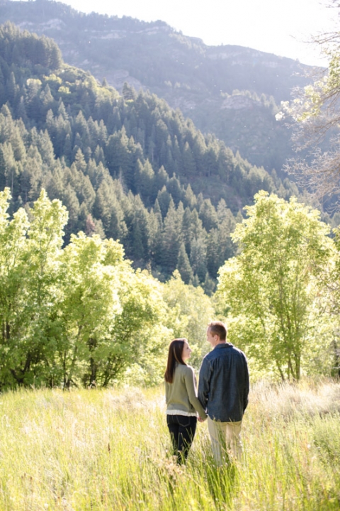 EK-Studios-Utah-Wedding-Photographers-Engagements-with-horses-in-the-mountains012-Blog(pp_w480_h720)