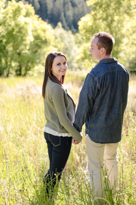 EK-Studios-Utah-Wedding-Photographers-Engagements-with-horses-in-the-mountains016-Blog(pp_w480_h720)
