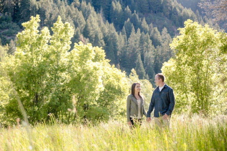 EK-Studios-Utah-Wedding-Photographers-Engagements-with-horses-in-the-mountains019-Blog(pp_w768_h511)