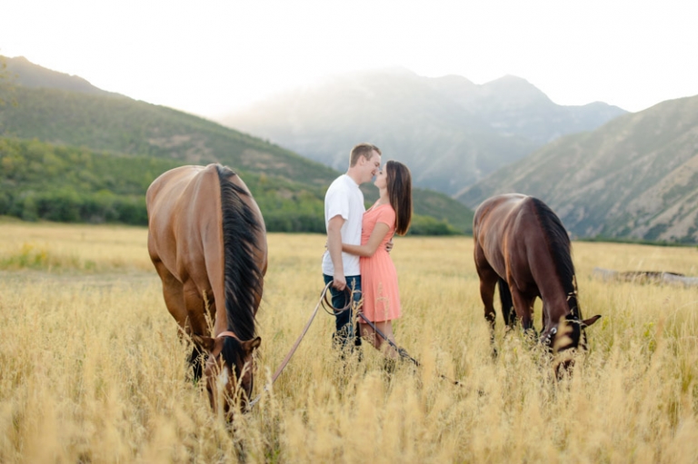 EK-Studios-Utah-Wedding-Photographers-Engagements-with-horses-in-the-mountains022-Blog(pp_w768_h511)