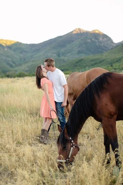EK-Studios-Utah-Wedding-Photographers-Engagements-with-horses-in-the-mountains025-Blog(pp_w480_h720)