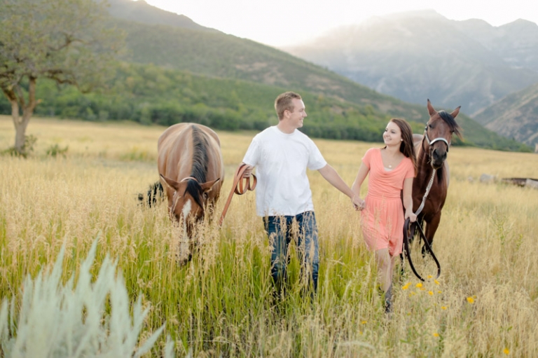 EK-Studios-Utah-Wedding-Photographers-Engagements-with-horses-in-the-mountains026-Blog(pp_w768_h511)