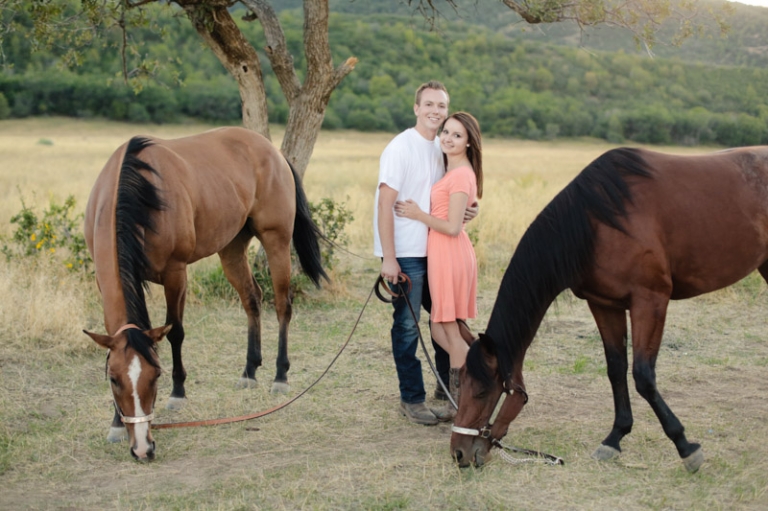 EK-Studios-Utah-Wedding-Photographers-Engagements-with-horses-in-the-mountains027-Blog(pp_w768_h511)