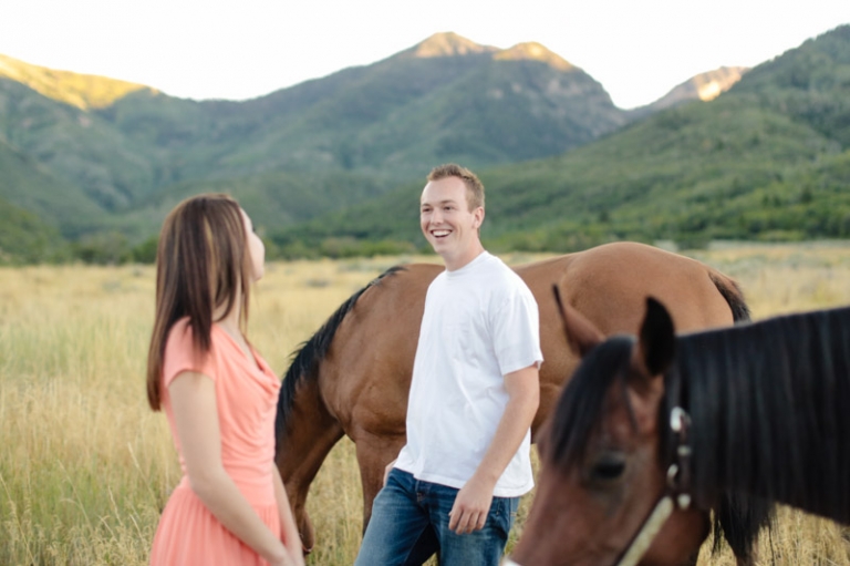 EK-Studios-Utah-Wedding-Photographers-Engagements-with-horses-in-the-mountains028-Blog(pp_w768_h511)