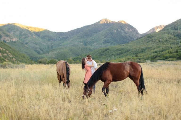 EK-Studios-Utah-Wedding-Photographers-Engagements-with-horses-in-the-mountains029-Blog(pp_w768_h511)