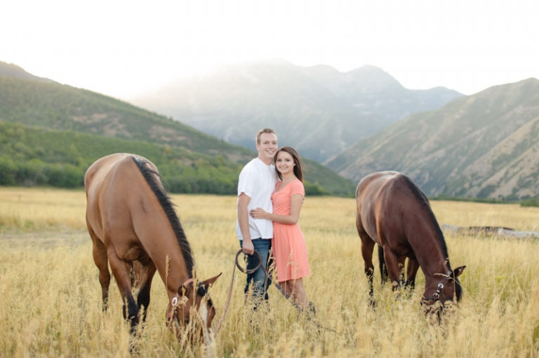 EK-Studios-Utah-Wedding-Photographers-Engagements-with-horses-in-the-mountains030-Blog(pp_w768_h511)