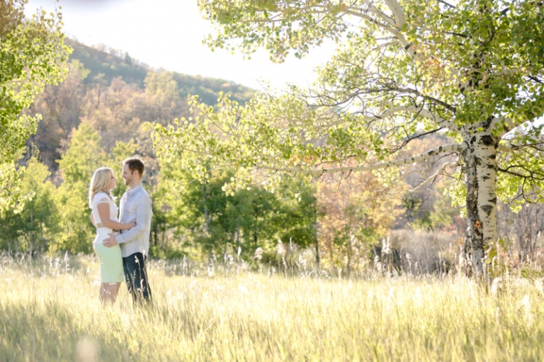 EK-Studios-Utah-Wedding-Photographers-Engagements-in-the-mountains-fall004-Blog(pp_w768_h511)