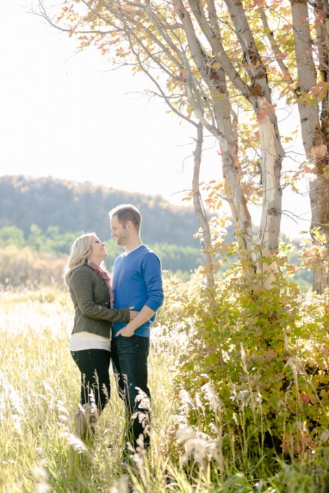 EK-Studios-Utah-Wedding-Photographers-Engagements-in-the-mountains-fall018-Blog(pp_w480_h720)